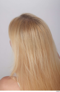 Unaisa loose blond hair 0004.jpg